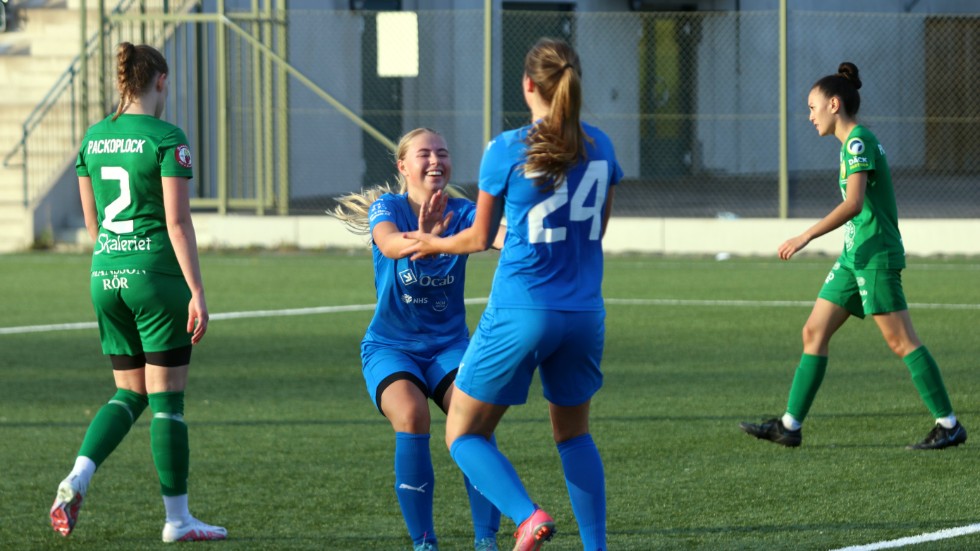 Svärtinge plöjer fram som ett ånglok i division 2.
