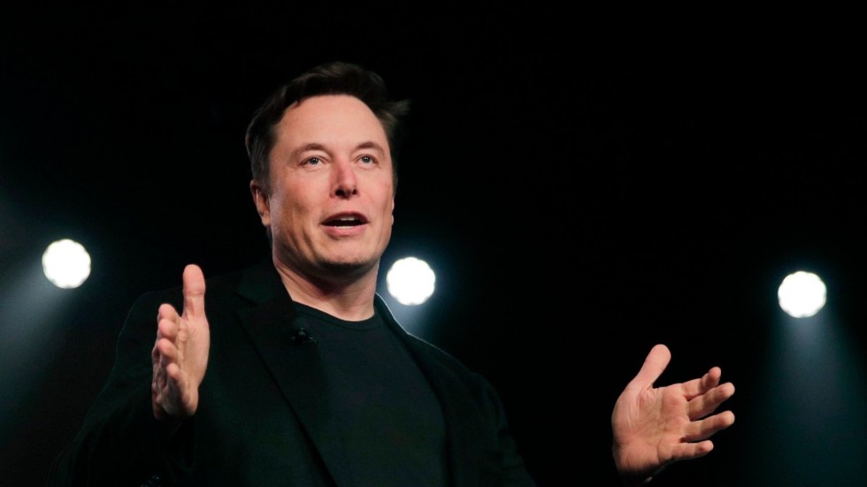 Biltillverkaren Teslas grundare och vd, Elon Musk, hoppas att slippa fullfölja budet på det sociala nätverket Twitter. Arkivbild