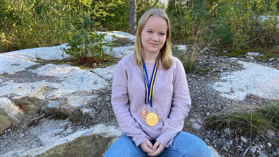 Elsa Bern fick ingen motståndare i NM-debuten, men satte flera rekord under söndagens tävlingar i Jönköping.