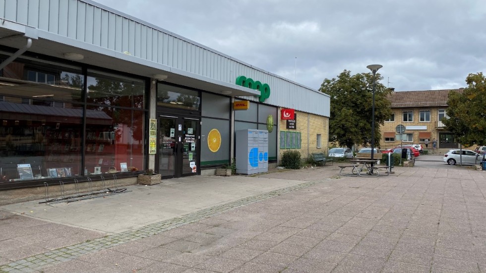 Coopbutiken lyste fortfarande då personalen plockade ned varor, men var stängd för kunderna. Fredagen 16 september låstes dörren.