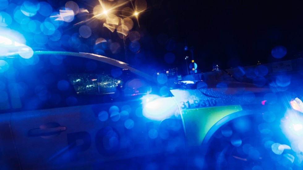 Polisen blev kallad till en bilbrand i Söderköping med hundpatrull. Ingen misstänkt är gripen.