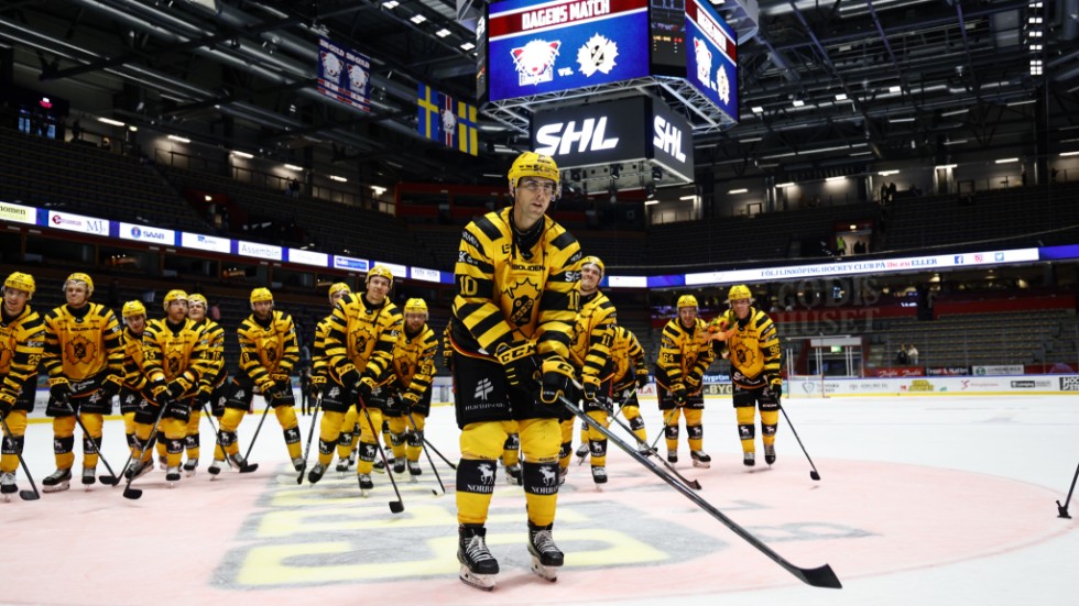 Skellefteås Joakim Lindström och resten av laget jublar framför fansen efter segern, 6–2, mot Linköping.