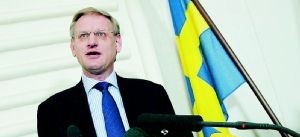 Ledare: Arrogant Bildt krånglar till det