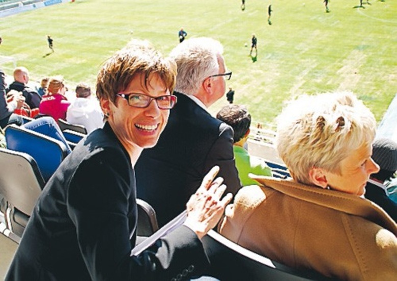 Linköpings "UEFA general" Marie Reinicke sken ikapp med solen. Foto: Patrik Ekström