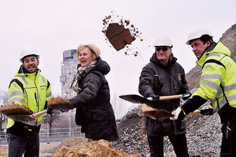 Adam Cocozza, Lena Micko, Gunnar Broman och Dmitri Proshkin tog det första spadtaget.