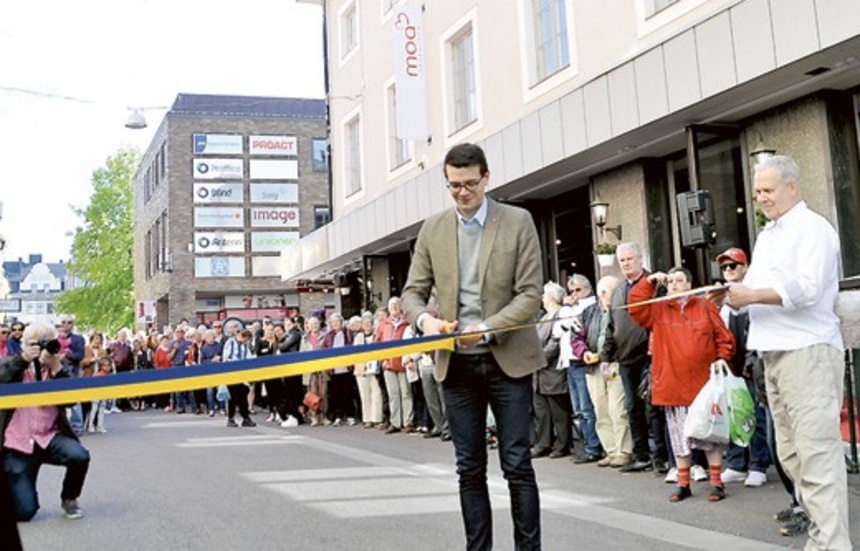 Kommunalrådet Elias Aguierre fick äran att klippa band.