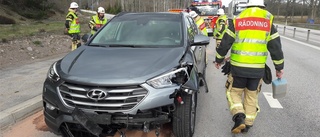 200 meter olja på riksväg 40 efter singelolycka