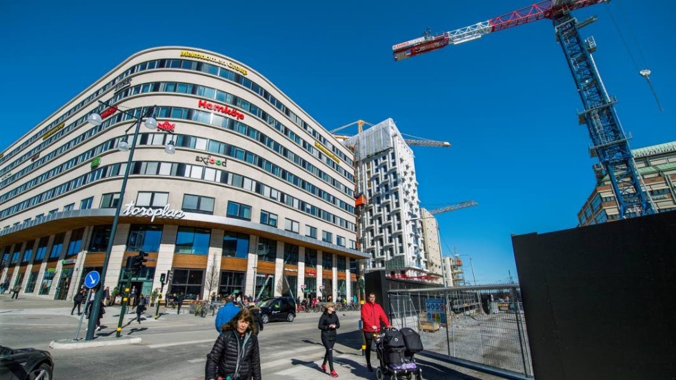 Bostadsbyggandet i landet har på sista tiden minskat, skriver debattörerna från HSB.