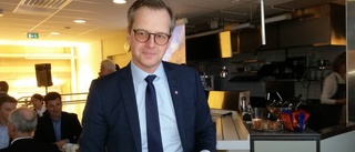 Mikael Damberg på Linköpings flygplats