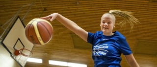 Alice Adolfsson spelade i herrpremiären, men Motala basket förlorade: "Hård match"