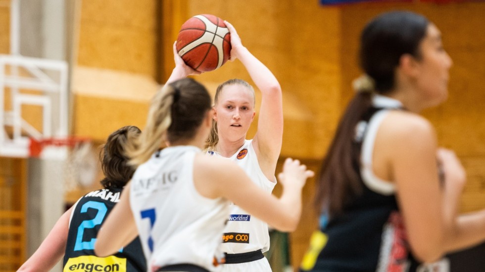Patricia Axelssons klubb Helsingborg drar sig ur dambasketligan.