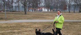 Hon vill jobba med hund i skolan • Bytte yrke från undersköterska till skolhundspedagog • "Viktigt att hunden är utbildad"