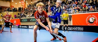 Han kliver in från start i derbyt