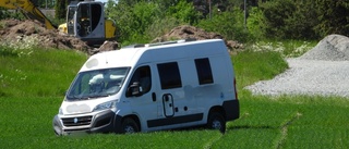 Buss körde av vägen utanför Norrköping