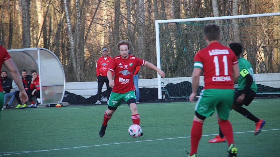 Det började med en storseger mot Gränby i premiären på konstgräset på Korsängen. Nu har Fjärdhundra SK säkrat seriesegern i division 7. Andra seriesegern i rad. Fortsätter spelarna dominera även högre upp i seriesystemet 2023?