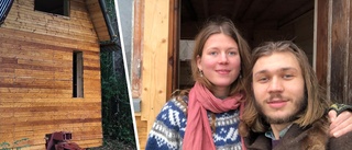 Elin och Ruben lämnade innerstan – bygger tinyhouse