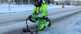 Han letar efter vattenläckan i Hultsfred: "Det är knepigt" • Så gick den nattliga insatsen