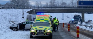 Bil voltade efter kollision på Riksvägen – en person till sjukhus