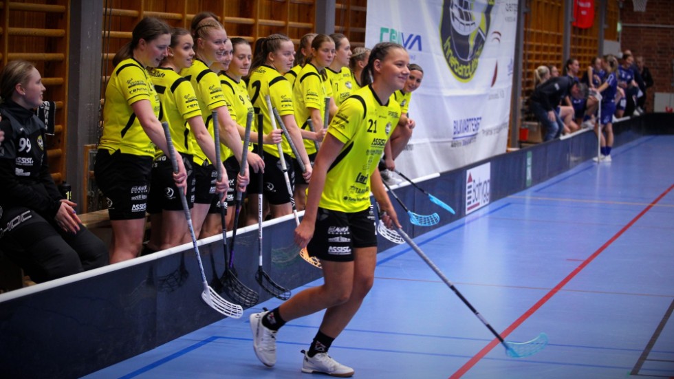 Lagkapten Emma Hagberg var med och såg till att hennes lag tog hem matchen mot Fröjered. Lagets andra raka.