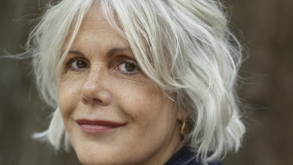 Christina Hesselholdt (född 1962) introducerades på svenska 2017 med romansviten "Sällskapet". Senast gav hon i Sverige ut boken "Vivian" (2020).