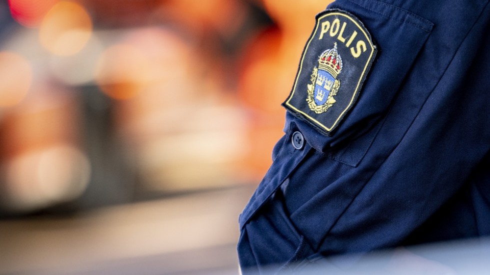 Polismannen attackerades med en glasflaska inne på Bauhaus.
