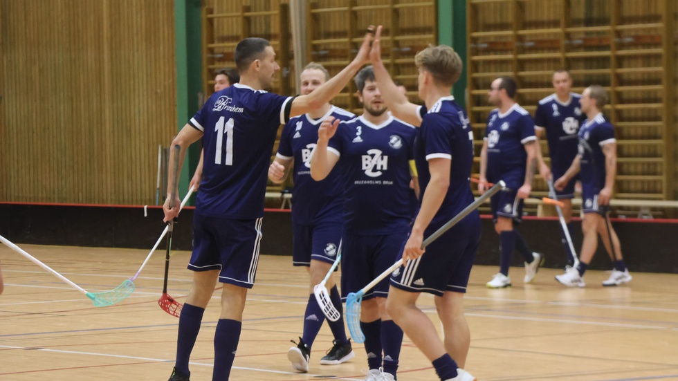 HM IS fortsätter att jubla för mål och segrar. Mot Bodafors kom en ny vinst. 
