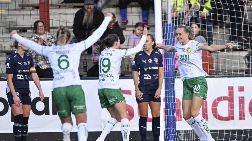 Hammarbys Ellen Wangerheim jublar efter att ha gjort 3–1 mot Rosengård.