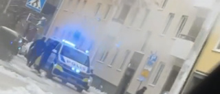 Polisinsats i centrala Linköping – efter larm om man med kniv 