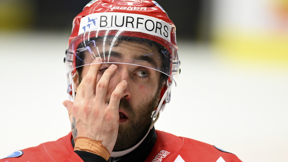 Linköpings Anthony Greco, här i Frölundas dress, blev tvåmålsskytt när hans lag avgjorde toppmötet mot Leksand på 40 glödheta sekunder. Arkivbild.