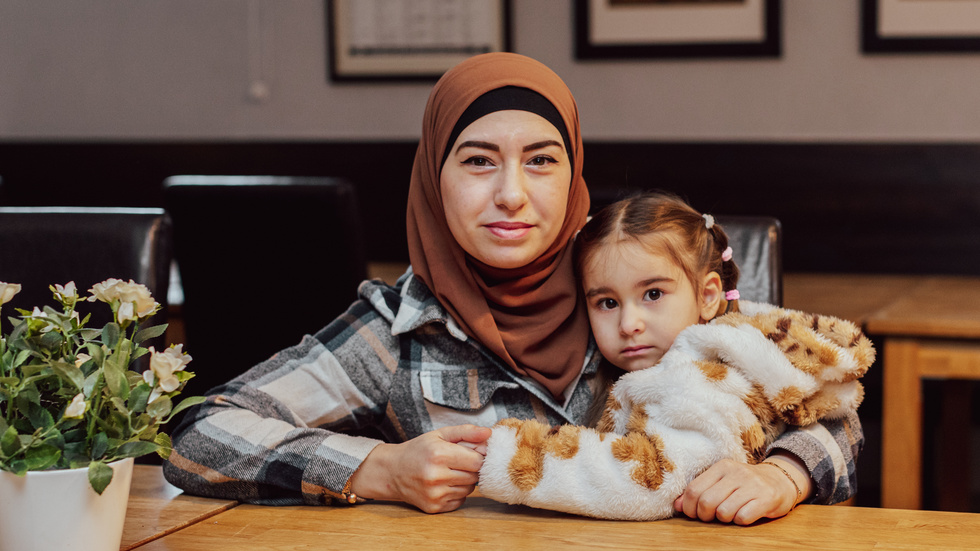 Mona Bakir kom med sin fyraåriga dotter Taleen till mammagruppen.