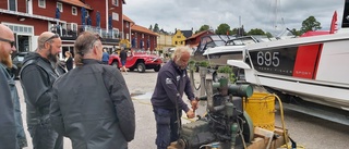 Hundra år gammalt puttrande när Båtens dag intog hamnen