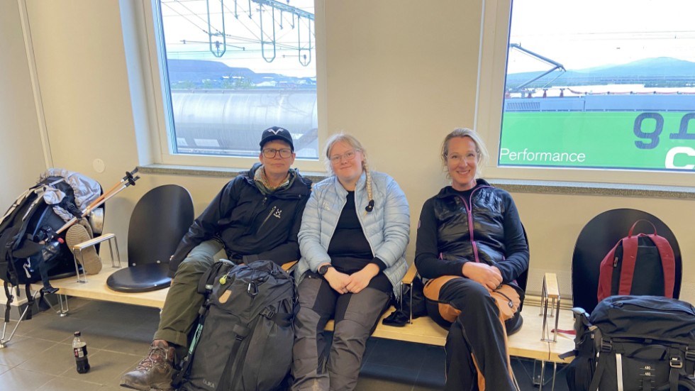 Mona Strömberg, Ingela Larsson och Annika Källman fick styra om planeringen från ett topptursförsök på Kebnekaise till några stugnätter i Abisko.