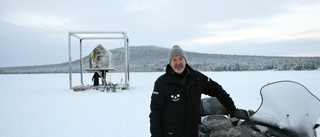 Rivningsvirke från Kiruna blev konst på Torneälven