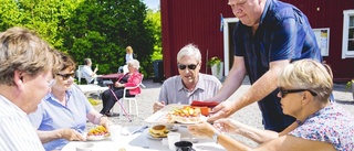 Sol och kaffe på kyrkans sommarkafé