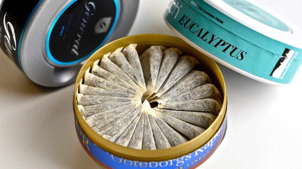 I Sverige använde 20 procent av alla män snus dagligen under 2021.