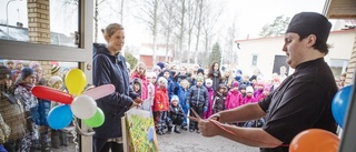 Skola firar 60 år med tårta och lekar