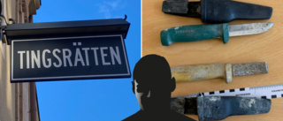 Misstänktes för brott mot knivlagen – då bar han knivar i rätten