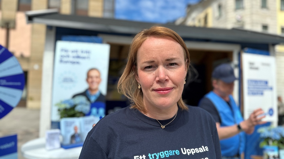 Therez Almerfors vid Moderaternas valstuga inför EU-valet 2024.