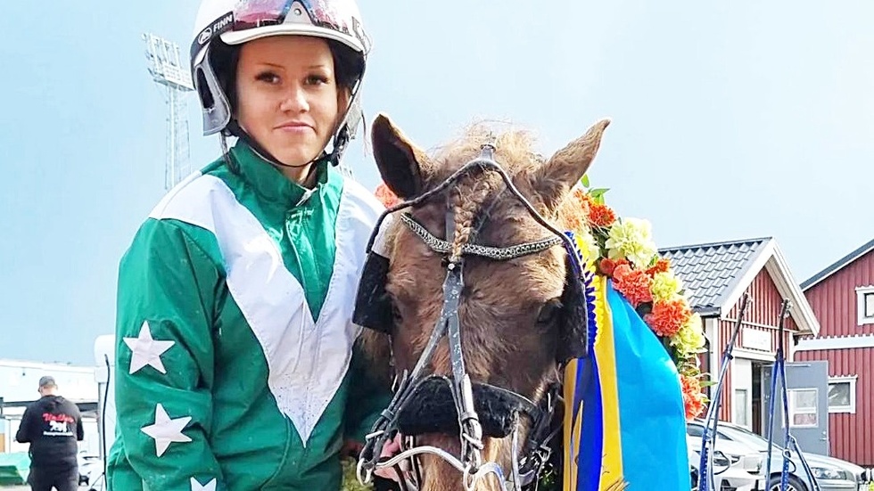 Hilma Brännström och Hermanlo efter segern i Lilla Norrbottens Stora Pris.