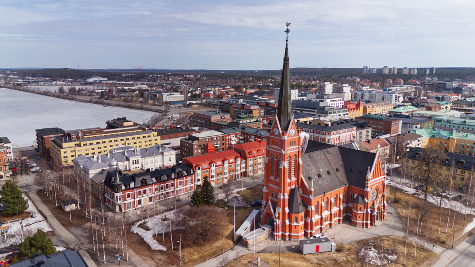 En familj i Solna kommun har en kommun- och regionskatt på 29,75 procent. I Luleå uppgår den till 33,84 procent. Några procentenheters skillnad kan framstå som litet, men effekten blir kännbar, skriver Hans Andersson, regionchef Svenskt Näringsliv, Norrbotten, i en debattartikel. 