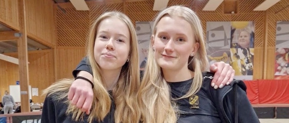 Tilda Fridenborg (t v) och Meja Berggren är båda klara för ungdoms-SM i friidrott.