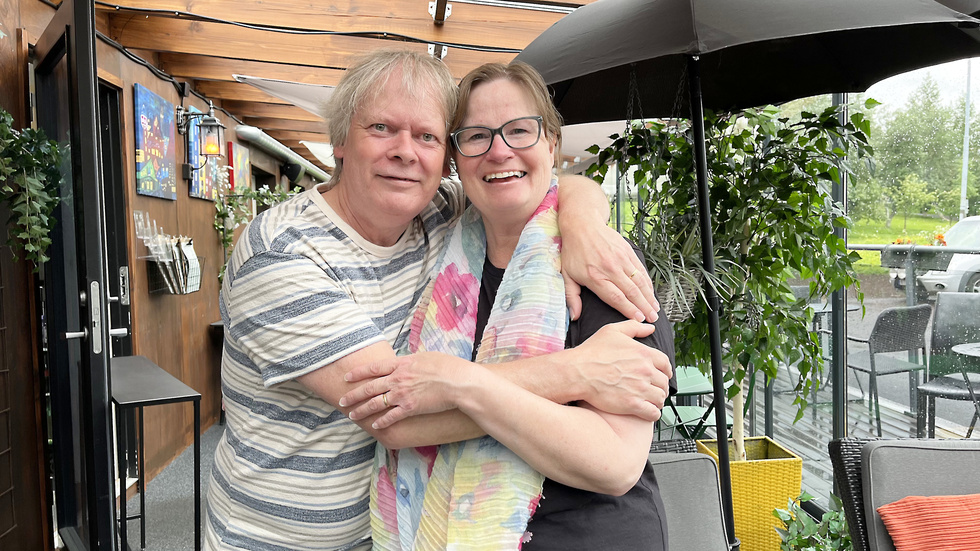 Viveka Dahlström och Stig Vallberg har kört till Kiruna från västerbottniska Tavelsjö av en enda anledning, nämligen Carola. I mer än 30 år har Viveka varit ett stort fan av artisten och många konserter har det blivit. 