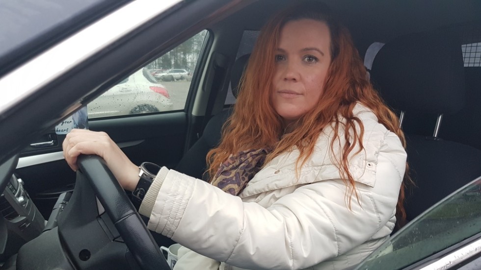 Linn Wahlberg pendlar varje dag mellan Boden och Piteå och vittnar om ytterst besvärliga förhållandena längs riksväg 97.