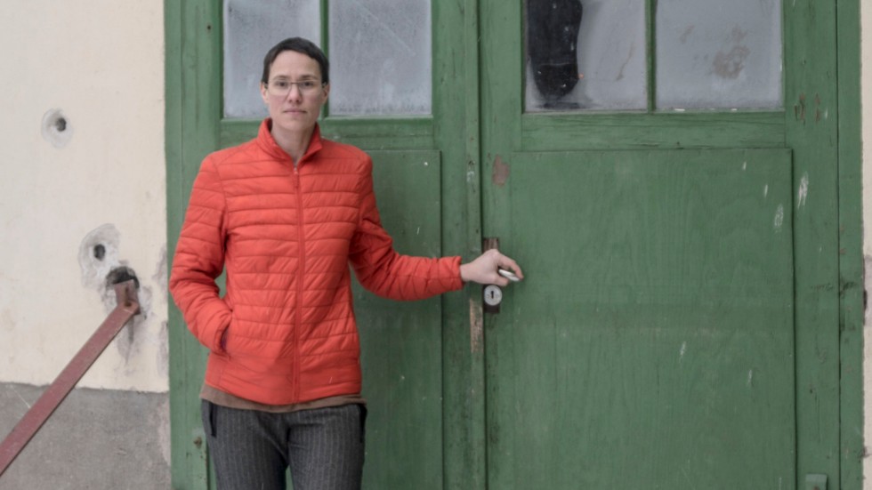 Åsa Lockner, ledamot i Mellösa bygderåd, tycker dock att kommunens olika inställningar till Flens utveckling är motsägelsefull.