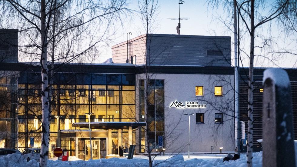 Region Norrbotten hoppas efter årsskiftet kunna börja beta av kön av operationer som blivit lagda på hög under pandemin.