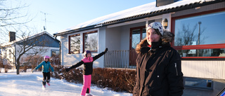 Elisabet byggde en egen skridskorink i trädgården