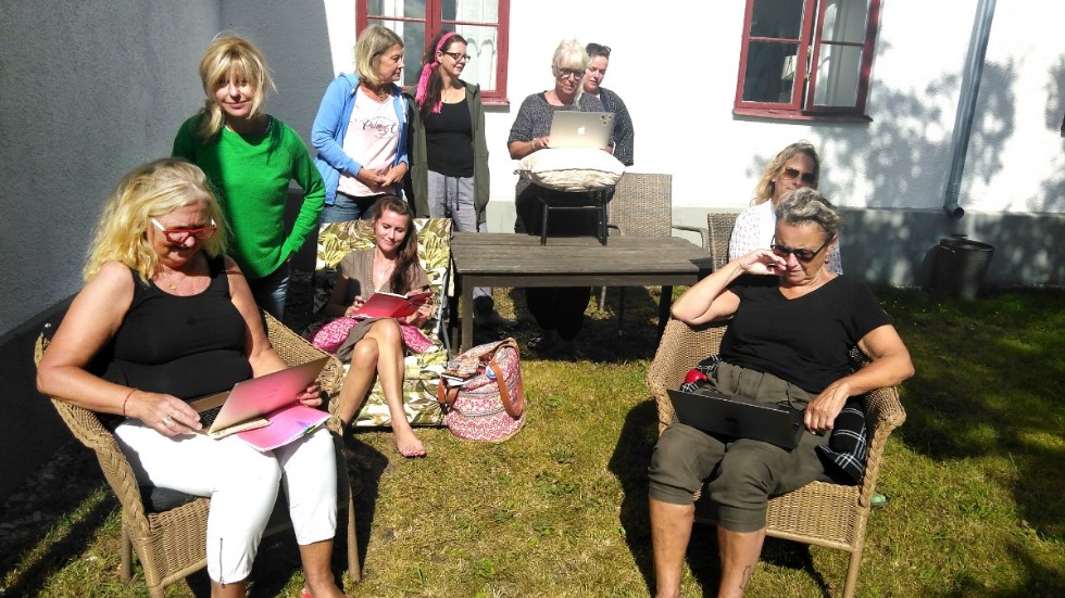 Några av deltagarna, från vänster Britta Ivarsson-Possnert, Catrine Tollström, Eva Jansson, Carina Drätting, Sofie Axelsson, Jenny Andersson, Barbara Kjellström, Annika Nasiell och Camilla Danilda.