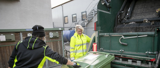 Maria och Emmelie är två av få kvinnliga sophämtare