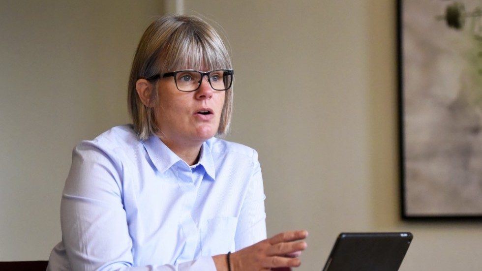 Ulrika Jeansson (S) är glad över de nya pengarna som är på förslag i den nya budgetpropositionen, men hon tror samtidigt att det kommer behövas besparingar för att klara den kommunala ekonomin 2021.