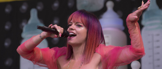 Lily Allen: Jag skriver på tre musikaler